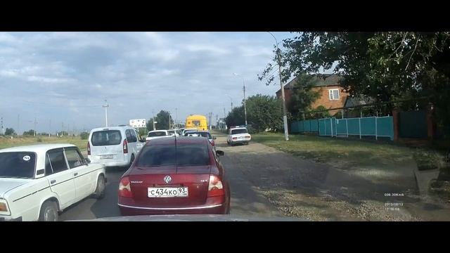 Езда по обочине. Машина ГИБДД. Гос.номер р5092 23 смотреть онлайн