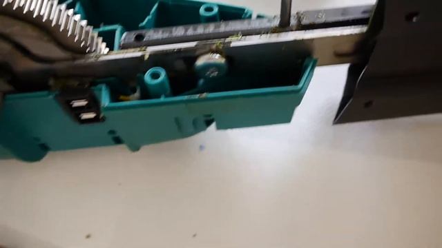 ?? DÉMONTAGE TAILLE-HAIES BOSCH AHS 55-20 LI + RÉGLAGE RESSORT POIGNÉE ?? смотреть онлайн