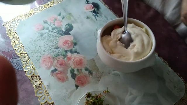 Сметана с клубникой