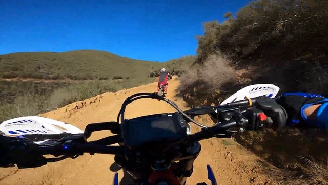 Hollister SVRA "Pete's Path to Ridge Trail" with the Beta Xtrainer 300 смотреть онлайн