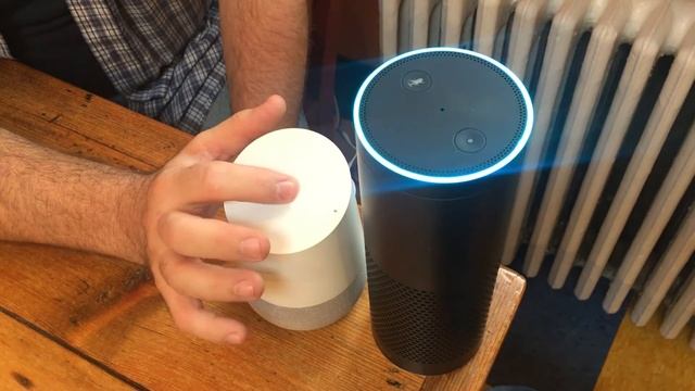 Amazon Echo talks to Google Home смотреть онлайн