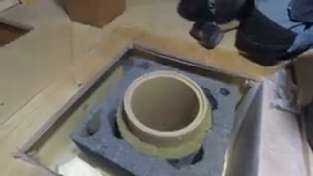 Установка банной печи, монтаж дымохода. Устройство печной зоны. Работа без комментариев. смотреть онлайн