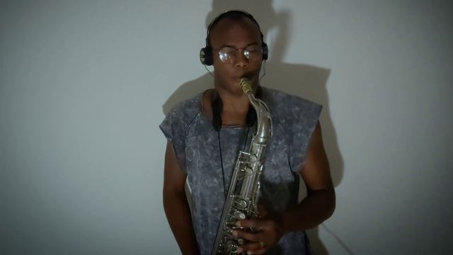 improviso na música "The Other Side -Moonchild " - sax vocoder by Herbert Pacifico смотреть онлайн