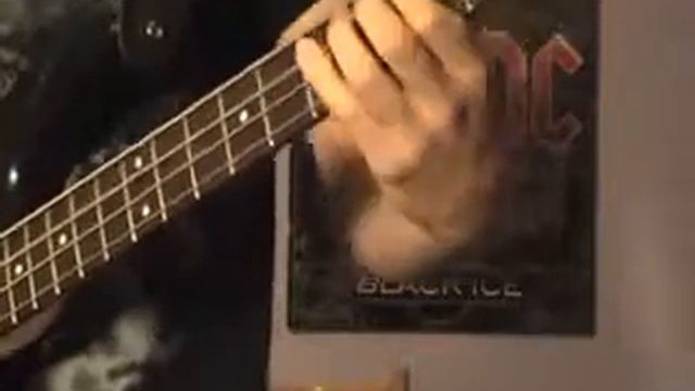 Paranoid cover bass by Kuzna смотреть онлайн