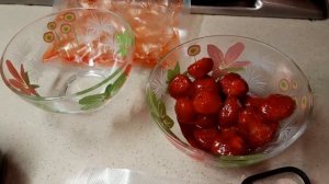 Вакууматор GAISMA V 60+. Вакуумирование свежей клубники. Результат через неделю.