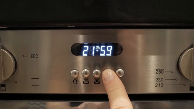 How to set or change the clock on Smeg oven смотреть онлайн
