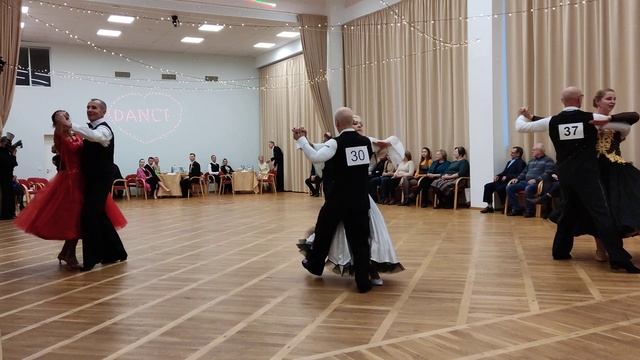 D-klass Tango 1. voor, KULDKING 4 "Jõuluootus" смотреть онлайн