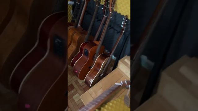 Ukulele Tenor - size 26 ( gỗ Koa) смотреть онлайн