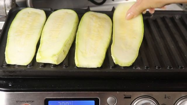 ВКУСНЕЕ не ела! Рулетики из кабачков! смотреть онлайн