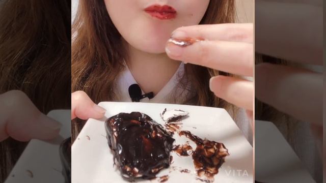 ASMR Movie❤️VALUYCHIK × chocolate♡MUKBANG🤍 смотреть онлайн