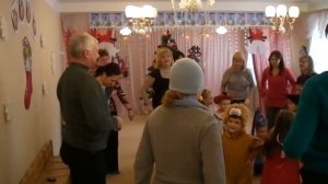 Новогодний хоровод с родителями