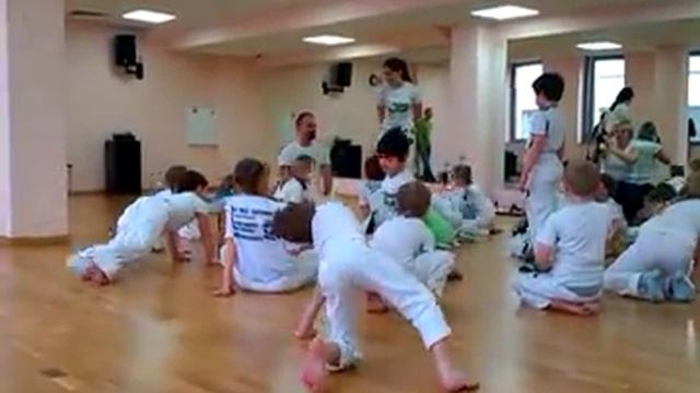 Тренеровка по капуэро.для детей смотреть онлайн