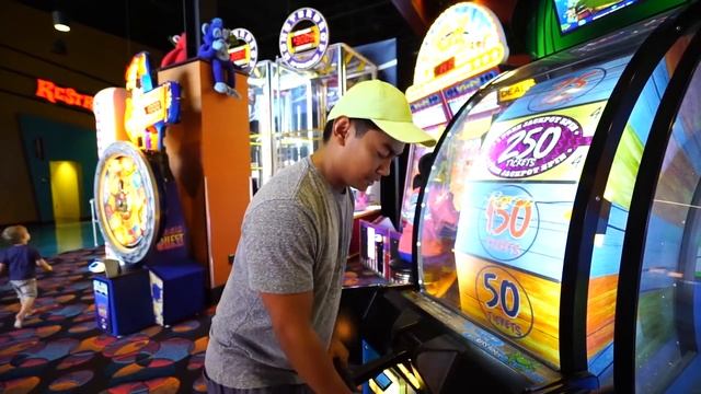 How To Hack Arcade Claw Machines | 100% WIN RATE | Arcade Hackers смотреть онлайн