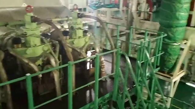 Обзор машинного отделения/ Engine room on the container ship смотреть онлайн