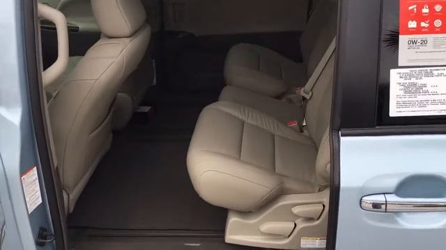2015 Toyota Sienna XLE at David Maus Toyota смотреть онлайн