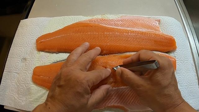 ПОЙМАЛ И ЗАКОПТИЛ ЛОСОСЯ, ПАЛЬЧИКИ ОБЛИЖЕШЬ!!!! смотреть онлайн