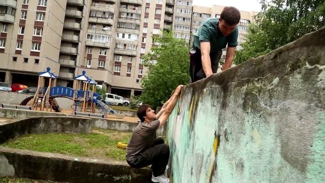 Рубрика "Про спорт" Паркур. РЕАЛЬНАЯ ШКОЛА смотреть онлайн