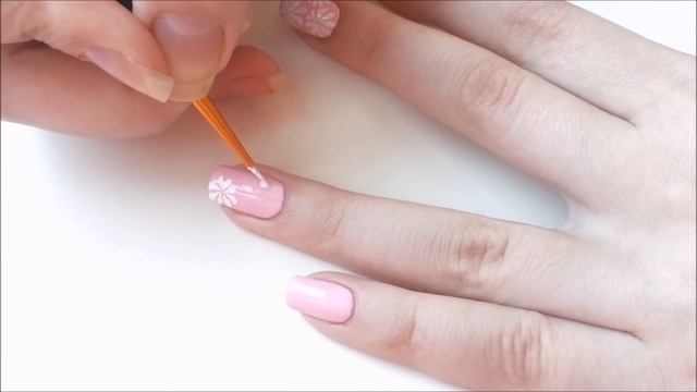 Рисуем ромашки \\ Нежный маникюр смотреть онлайн