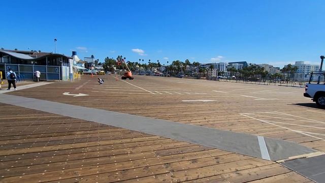 ULTIMATE TOUR of the SANTA MONICA PIER | LA's Best Pier смотреть онлайн