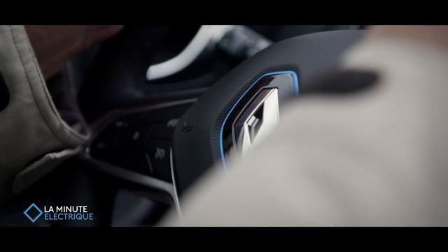 la voiture qui met d'accord 3 générations I Renault Zoe E-Tech 100% électrique смотреть онлайн