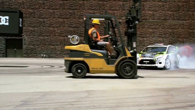 Ken Block Gymkhana IV (Ford Fiesta '11, 650 hp) смотреть онлайн