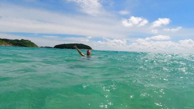 Любимый пляж русских на Пхукете. Жизнь в Таиланде, Немец кайфует от Андаманского море. смотреть онлайн