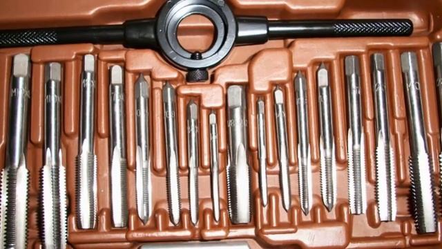 Набор метчиков и плашек в чемодане для нарезания резьбы в металле домашнему мастеру OMBRA OMT40S смотреть онлайн