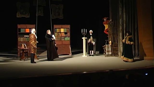 Трон і корона I дія