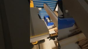 Unboxing and building a new Dewalt DWE7492 Table saw.