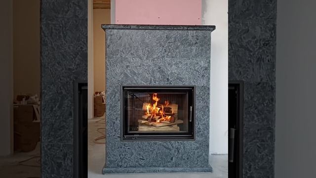 Каминная топка Астов ПС 700 в теплонакопительной облицовке из талькомагнезита #камин #отопление смотреть онлайн