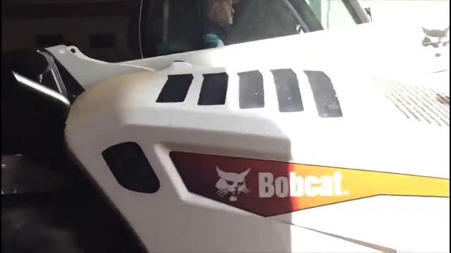 Работа телескопического погрузчика Bobcat TL30.70+AGRI на ферме смотреть онлайн