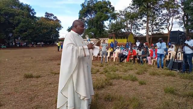 Bishop JJ Gitahi live At thika Primary. Be unique , do not be a copy cat смотреть онлайн