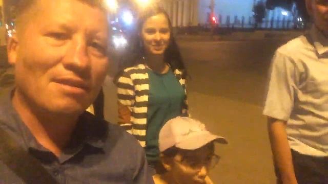 2. Август 2017 = после ресторана мы сразу же кататься на колесе обозрения с освященными яблочками смотреть онлайн
