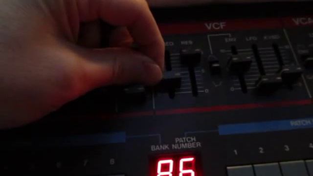 Acid sound with Roland Juno 106 and Boss GT-10 effect смотреть онлайн