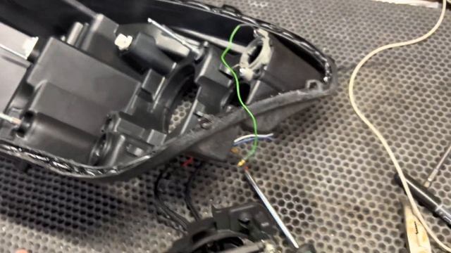 Разбираю фары SsangYong Actyon, устанавливаю MTF линзы/ ДО света нет совсем, ПОСЛЕ смотрите в видео смотреть онлайн