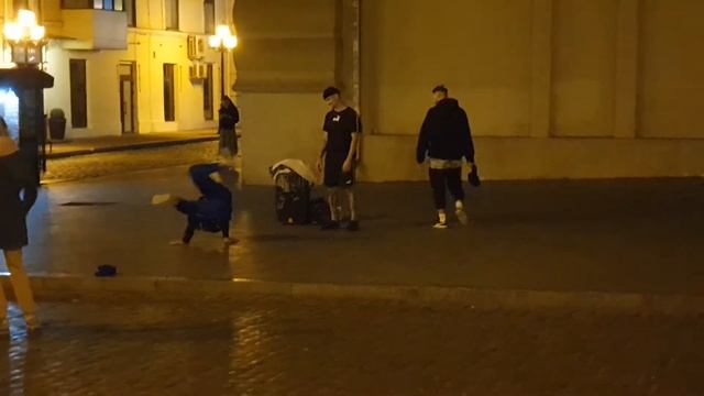 Танец №10.Уличные танцы. Одесса. Дерибасовская./Street dance. Odessa. Deribasovskaya. Dance number смотреть онлайн