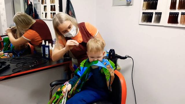 Стрижка мальчика видео. Как подстричь ребенка 2 года. Ребенок боится стричься смотреть онлайн