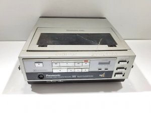 Портативный кассетный видеомагнитофон Panasonic PV-6000-Япония-1984-год
