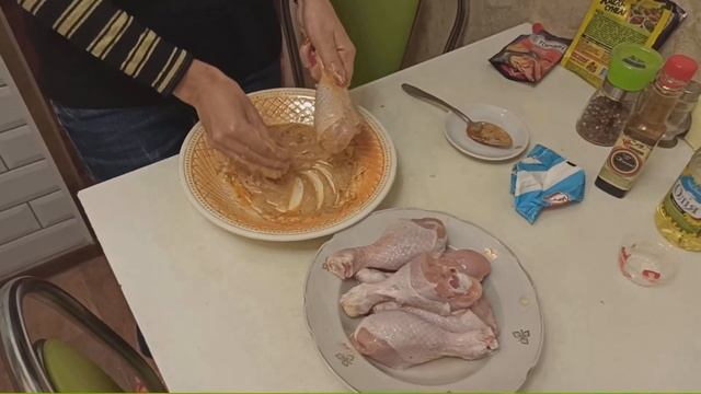 ОЧЕНЬ ВКУСНЫЕ КУРИНЫЕ ГОЛЕНИ С ХРУСТЯЩЕЙ КОРОЧКОЙ В ДУХОВКЕ. смотреть онлайн