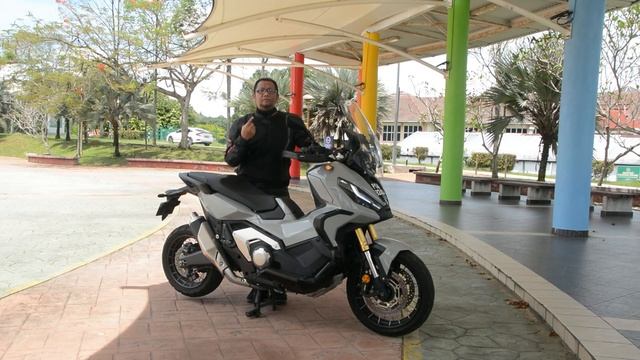 Honda X-ADV 750 - Skuter Kembara Serba Boleh смотреть онлайн