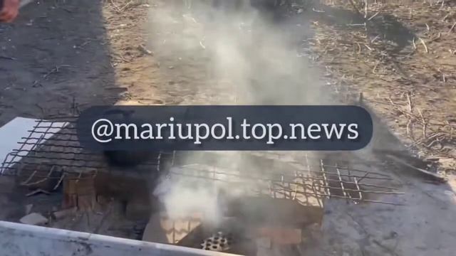 Люди разводят костры, кипятят сточную воду и готовят еду возле подъездов.? смотреть онлайн