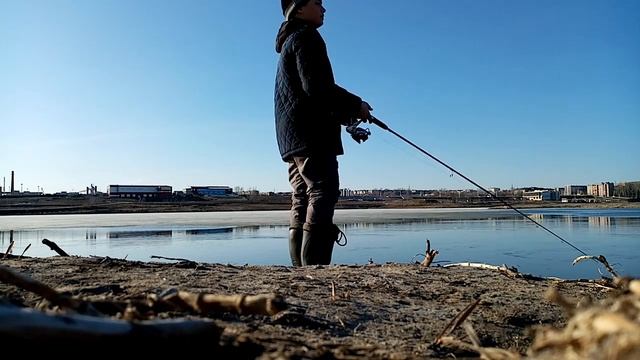 "поймали рыбу!" рыбалка вместе с Костяном! смотреть онлайн