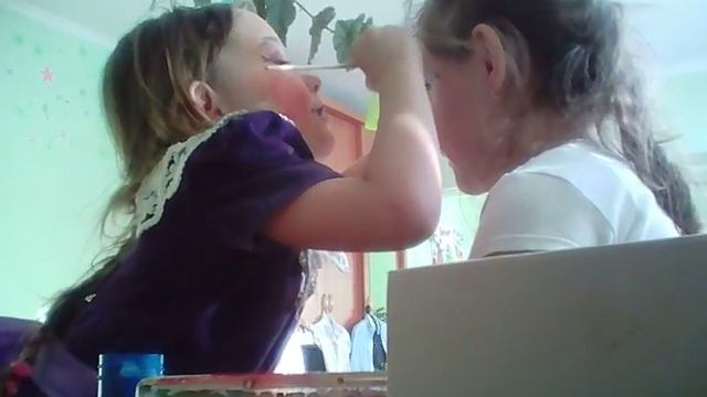 Макияж гуашью как сестра мне делает макияж гуашью!!! смотреть онлайн