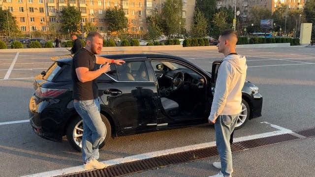 Lexus CT200h в Москве. Отзыв клиента LEVCAR. Экономичный премиум класс.