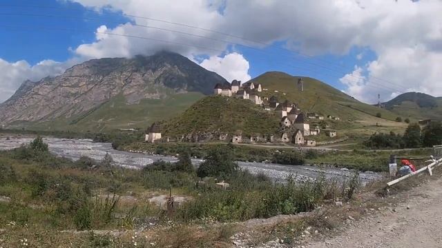 Горы Осетии. Город мёртвых Даргавс. Осиливаем путь к подножию Мидаграбинских водопадов. смотреть онлайн