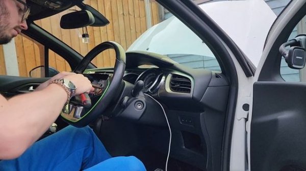 How to Remove a Citroen C3 or DS3 Airbag (Replacing DS3 Steering Wheel)