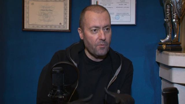 Социологът Анастас Стефанов в Дискурси с Ивайло Цветков-Нойзи смотреть онлайн