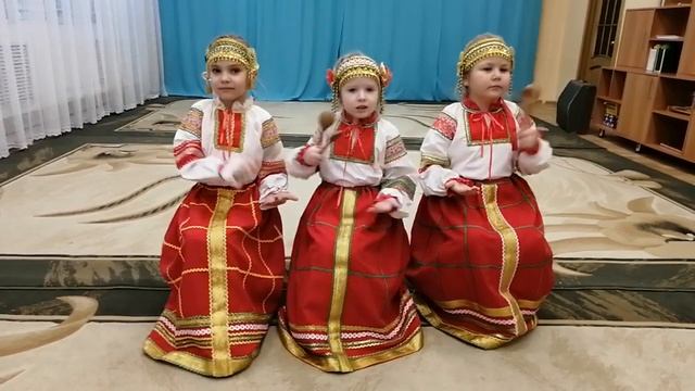 Фольклорный ансамбль "Васильки" - "Из-под дуба (наигрыш на ложках) смотреть онлайн