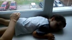 Родители "издеваются" над ребёнком ?