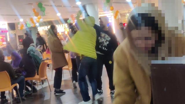 prank in wave mall 😂 public reaction 🤣 смотреть онлайн